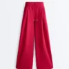 Pantaloni a gamba larga in piqué con pieghe e cotone Pantaloni a gamba larga in piqué con pieghe e cotone