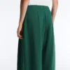 Pantaloni a gamba larga in piqué di cotone con pieghe Pantaloni a gamba larga in piqué di cotone con pieghe
