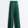 Pantaloni a gamba larga in piqué di cotone con pieghe Pantaloni a gamba larga in piqué di cotone con pieghe