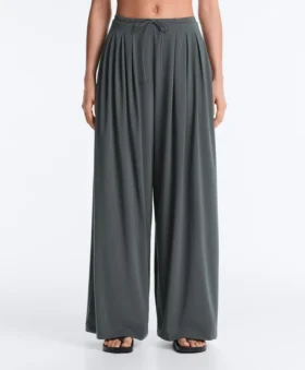 Pantaloni a gamba larga Light Touch con pinces