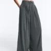 Pantaloni a gamba larga Light Touch con pinces Pantaloni a gamba larga Light Touch con pinces