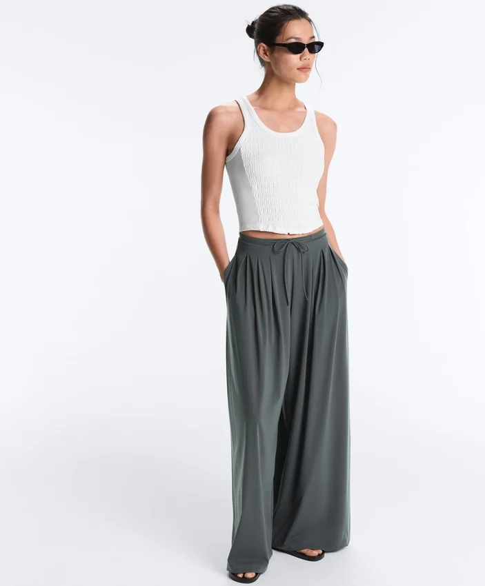 Pantaloni a gamba larga Light Touch con pinces Pantaloni a gamba larga Light Touch con pinces