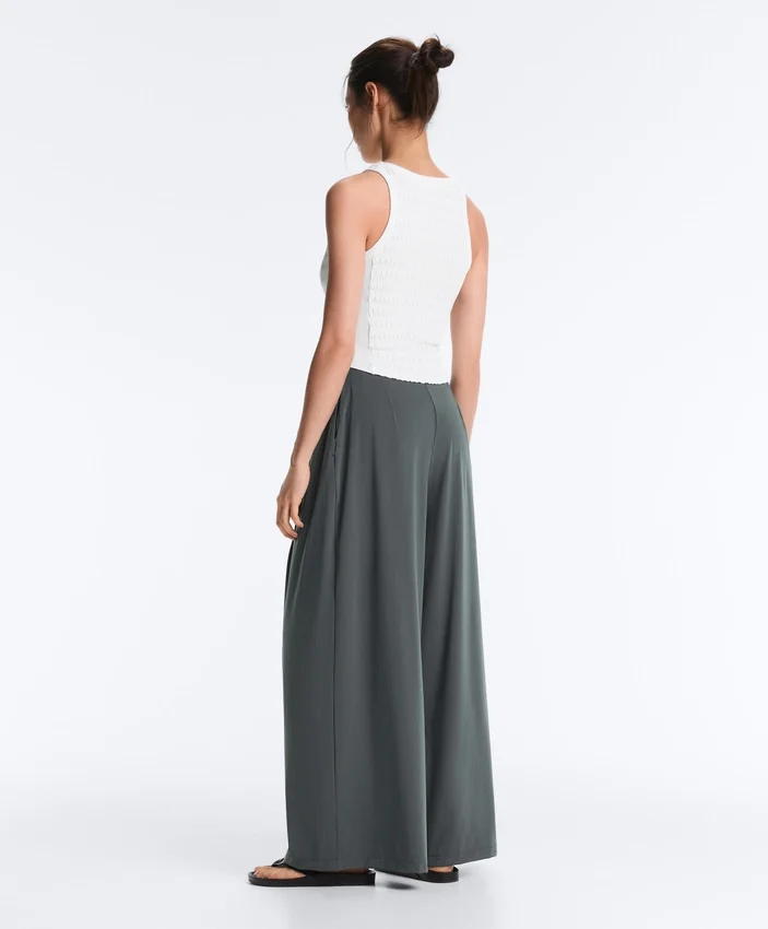 Pantaloni a gamba larga Light Touch con pinces Pantaloni a gamba larga Light Touch con pinces
