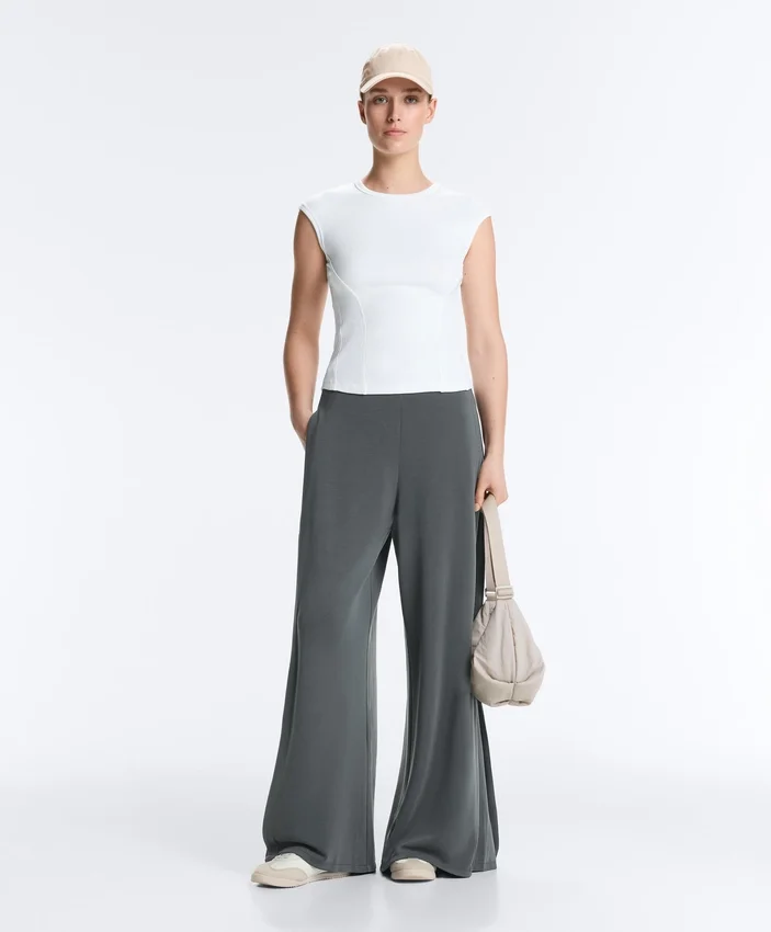 Pantaloni a gamba larga Soft Touch con piega laterale e in modal Pantaloni a gamba larga Soft Touch con piega laterale e in modal