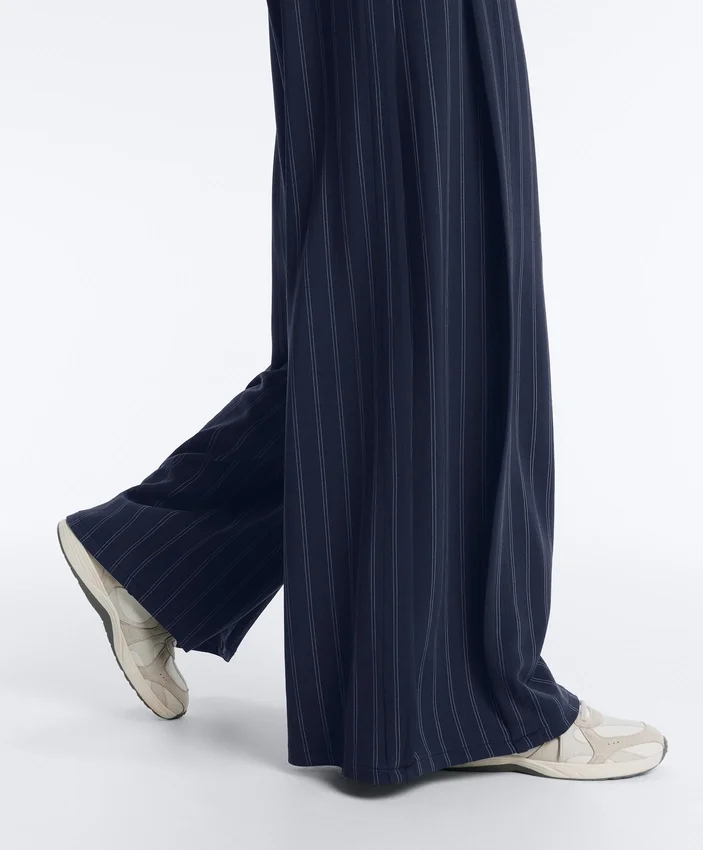 Pantaloni a gamba larga Soft Touch con piega laterale e in modal Pantaloni a gamba larga Soft Touch con piega laterale e in modal