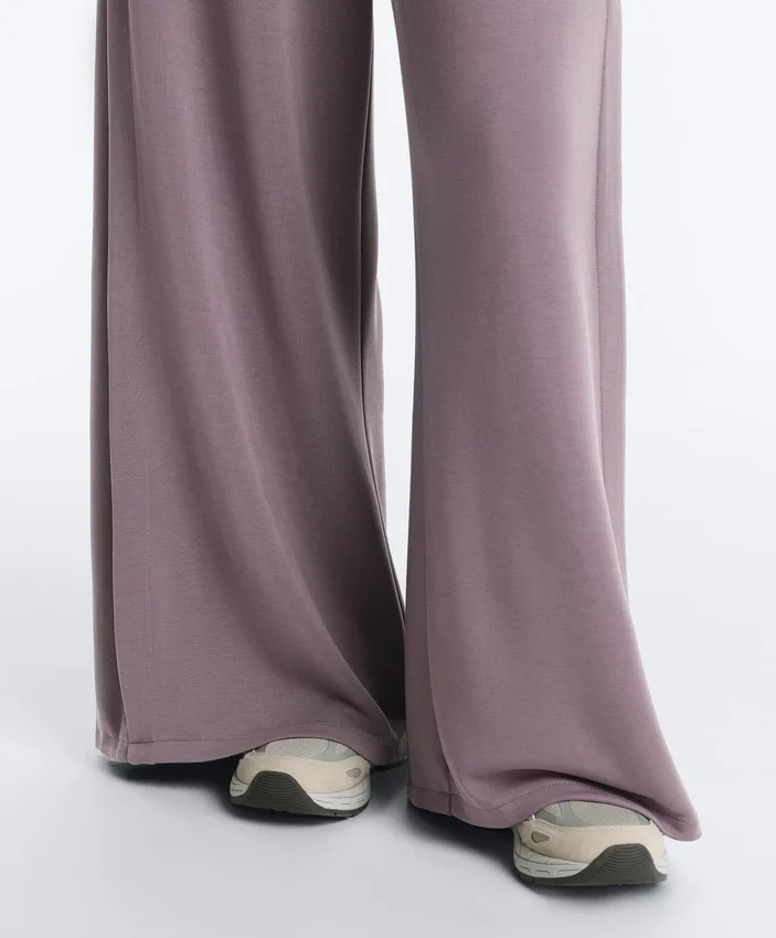 Pantaloni a gamba larga Soft Touch con piega laterale e in modal Pantaloni a gamba larga Soft Touch con piega laterale e in modal
