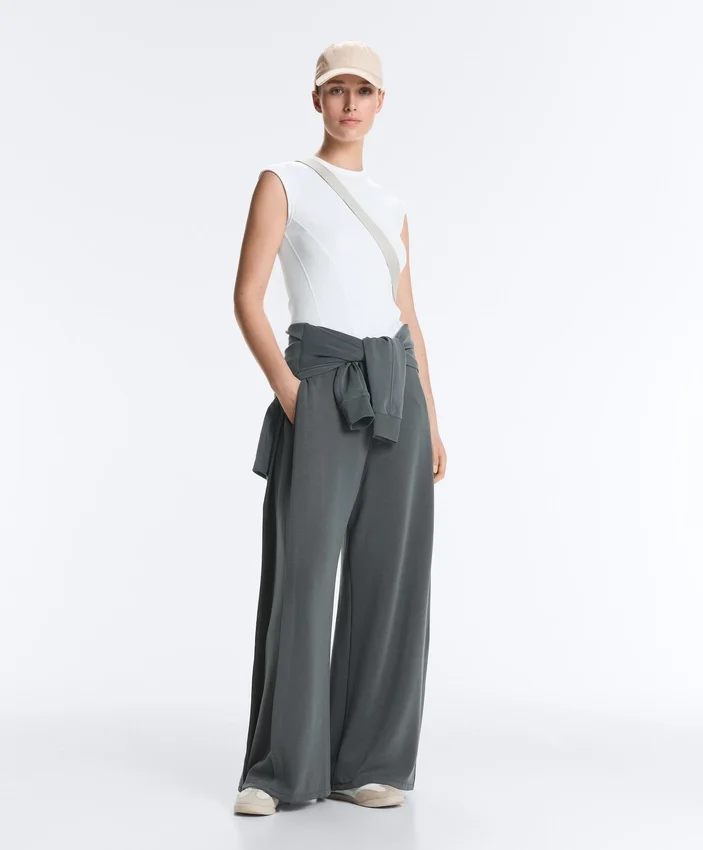 Pantaloni a gamba larga Soft Touch con piega laterale e in modal Pantaloni a gamba larga Soft Touch con piega laterale e in modal