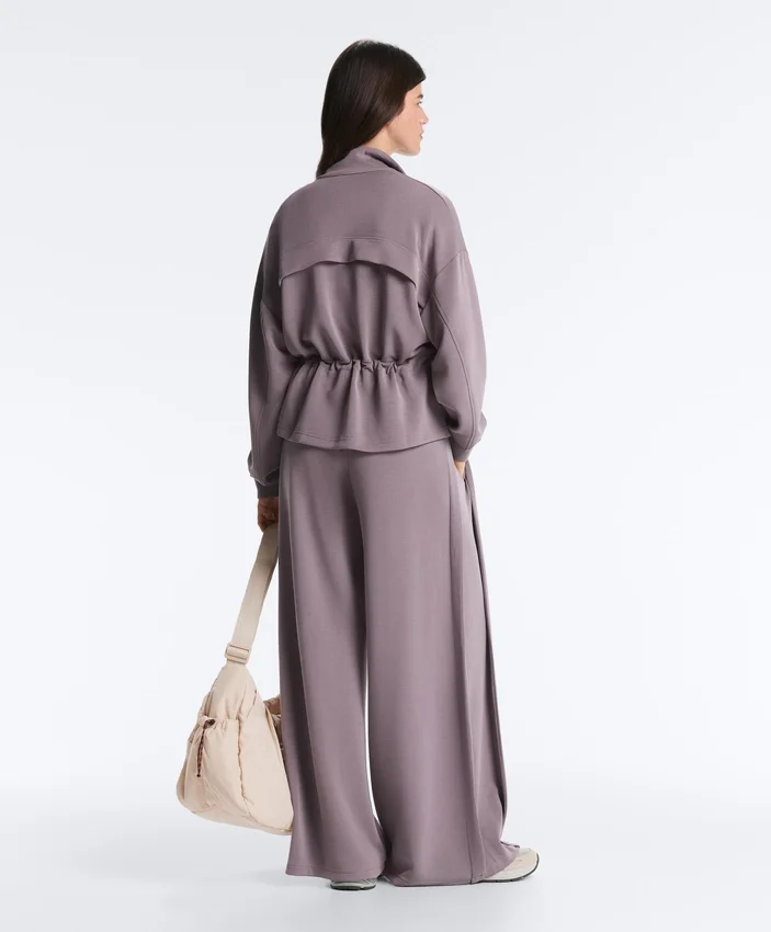 Giacca in modal Soft Touch con vita regolabile e collo alto Giacca in modal Soft Touch con vita regolabile e collo alto