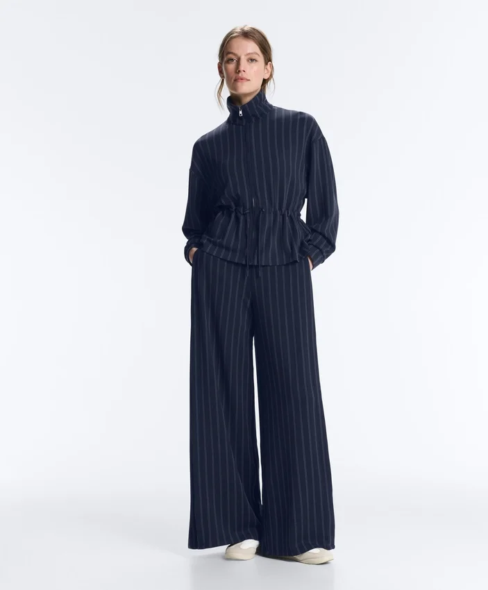 Pantaloni a gamba larga Soft Touch con piega laterale e in modal Pantaloni a gamba larga Soft Touch con piega laterale e in modal