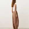 Pantaloni a palloncino a righe in 100% lino Pantaloni a palloncino a righe in 100% lino