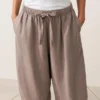 Pantaloni a palloncino in 100% lino Pantaloni a palloncino in 100% lino