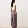 Pantaloni a palloncino in 100% lino Pantaloni a palloncino in 100% lino