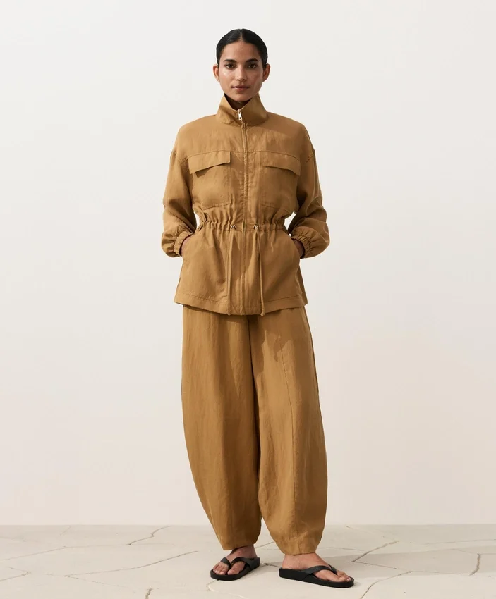 Pantaloni a palloncino in misto lyocell e 24% lino con cuciture Pantaloni a palloncino in misto lyocell e 24% lino con cuciture