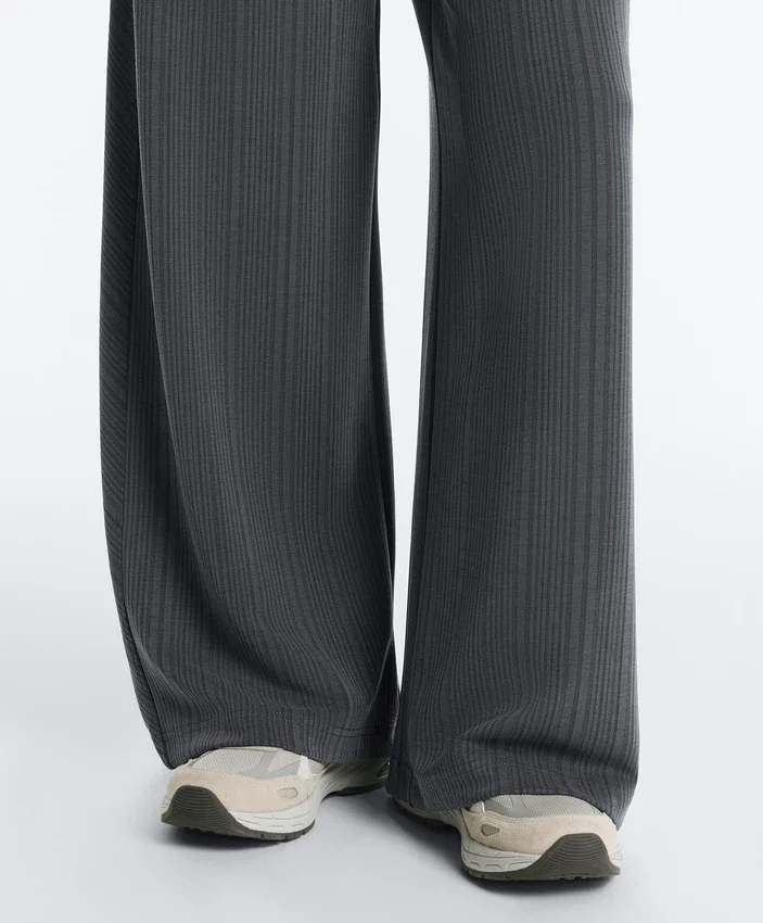 Pantaloni a righe asimmetriche in modal Pantaloni a righe asimmetriche in modal