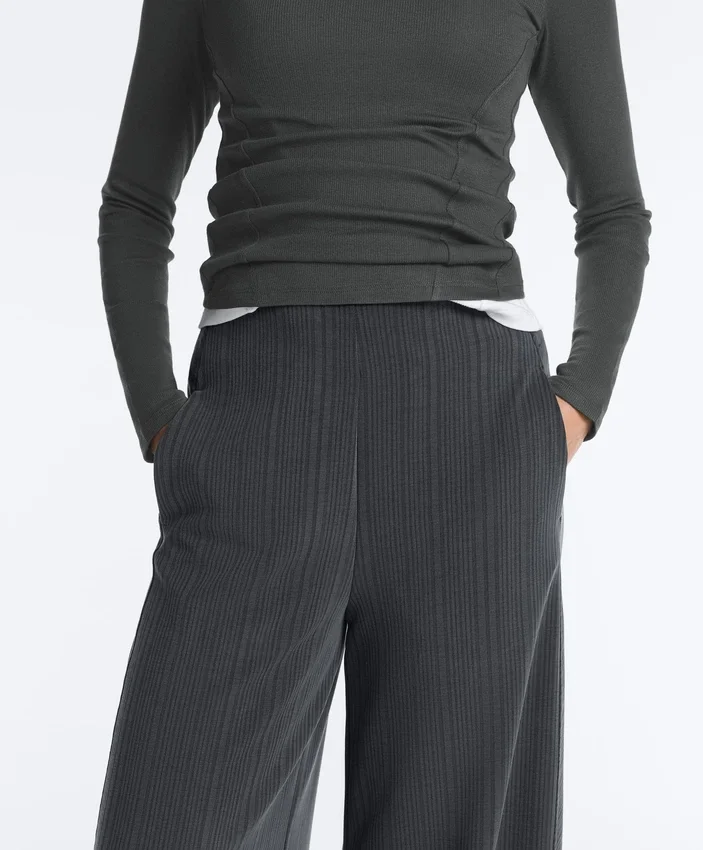 Pantaloni a righe asimmetriche in modal Pantaloni a righe asimmetriche in modal