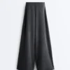 Pantaloni a righe asimmetriche in modal Pantaloni a righe asimmetriche in modal