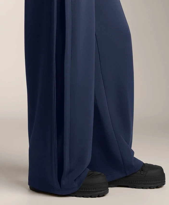 Pantaloni a sacchetto con piega laterale e modal spazzolato Pantaloni a sacchetto con piega laterale e modal spazzolato