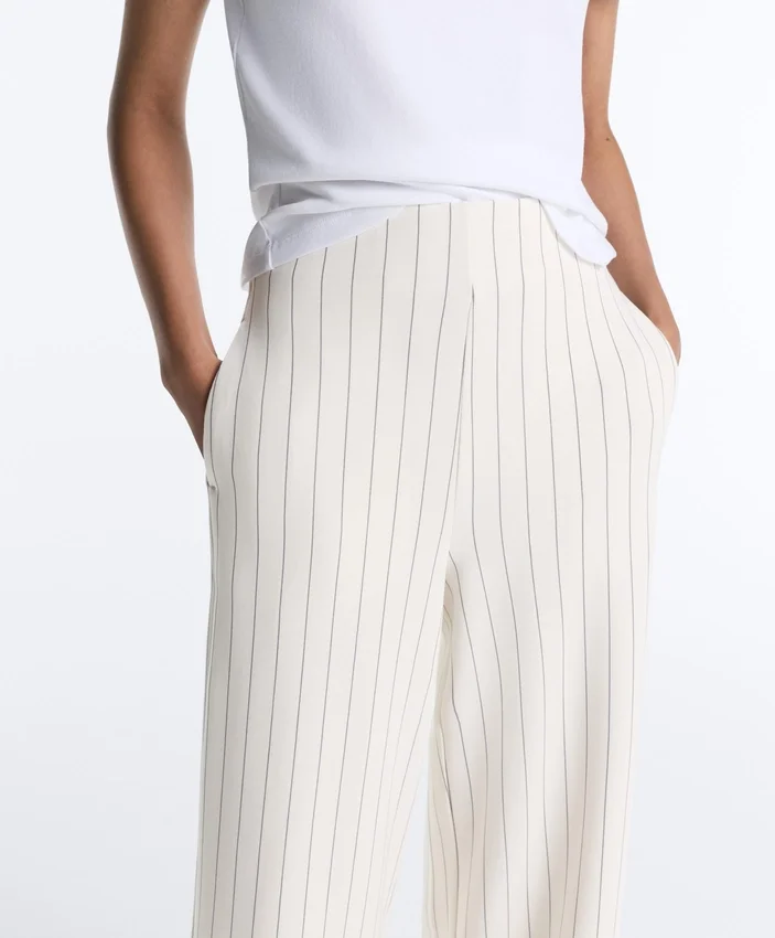 Pantaloni a vita alta a gamba larga con gessato Soft Touch al tatto Pantaloni a vita alta a gamba larga con gessato Soft Touch al tatto