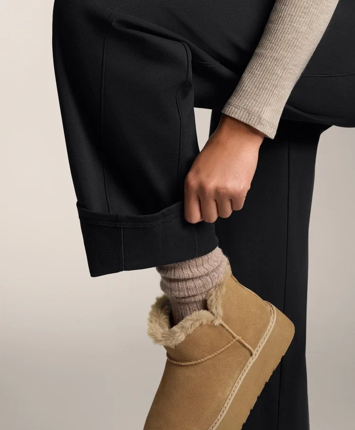 Pantaloni a vita alta, caldi e a gamba dritta Pantaloni a vita alta, caldi e a gamba dritta