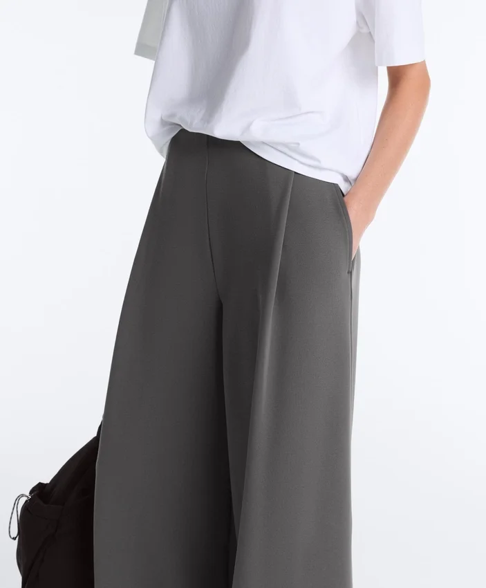 Pantaloni a vita alta e gamba larga in cotone piqué Pantaloni a vita alta e gamba larga in cotone piqué