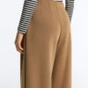 Pantaloni a vita alta in twill a gamba larga con pieghe Pantaloni a vita alta in twill a gamba larga con pieghe