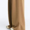 Pantaloni a vita alta in twill a gamba larga con pieghe Pantaloni a vita alta in twill a gamba larga con pieghe