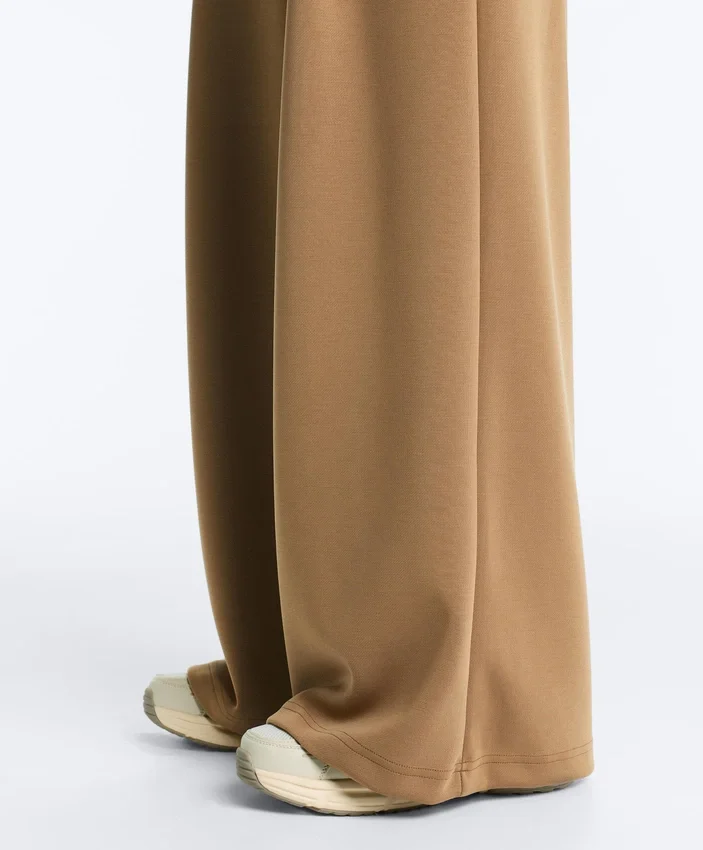 Pantaloni a vita alta in twill a gamba larga con pieghe Pantaloni a vita alta in twill a gamba larga con pieghe