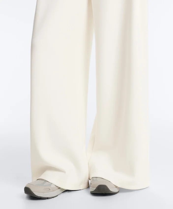 Pantaloni a vita alta in twill a gamba larga con pieghe Pantaloni a vita alta in twill a gamba larga con pieghe