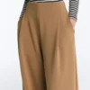 Pantaloni a vita alta in twill a gamba larga con pieghe Pantaloni a vita alta in twill a gamba larga con pieghe