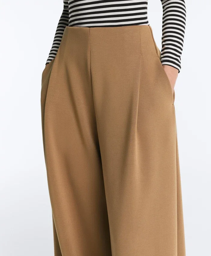 Pantaloni a vita alta in twill a gamba larga con pieghe Pantaloni a vita alta in twill a gamba larga con pieghe