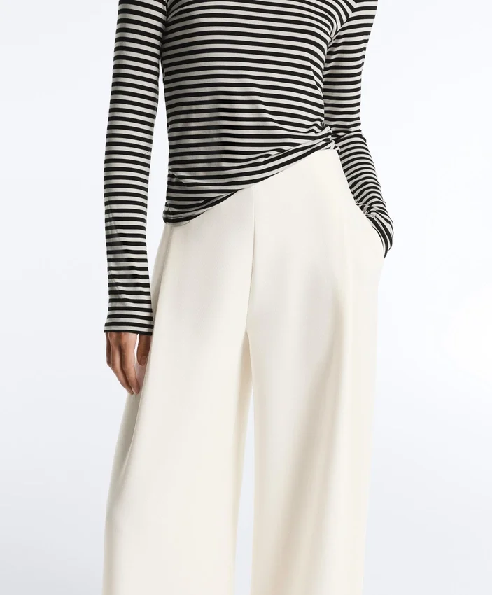 Pantaloni a vita alta in twill a gamba larga con pieghe Pantaloni a vita alta in twill a gamba larga con pieghe