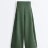Pantaloni a vita alta in twill a gamba larga con pieghe Pantaloni a vita alta in twill a gamba larga con pieghe