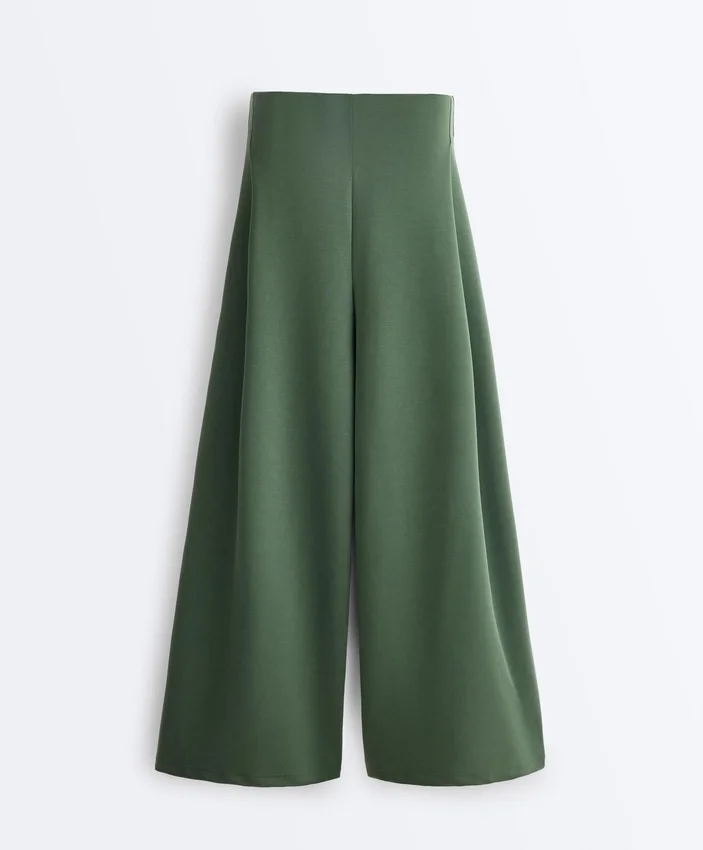 Pantaloni a vita alta in twill a gamba larga con pieghe Pantaloni a vita alta in twill a gamba larga con pieghe