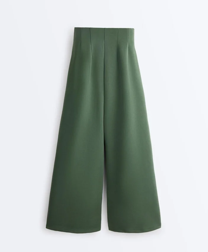 Pantaloni a vita alta in twill a gamba larga con pieghe Pantaloni a vita alta in twill a gamba larga con pieghe