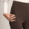 Pantaloni a vita alta, larghi e caldi, con tasche Pantaloni a vita alta, larghi e caldi, con tasche