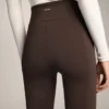 Pantaloni a vita alta, larghi e caldi, con tasche Pantaloni a vita alta, larghi e caldi, con tasche