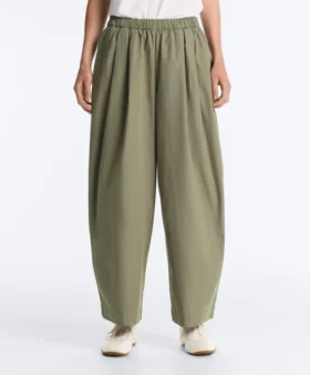 Pantaloni affusolati a pieghe in 100% cotone