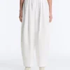 Pantaloni affusolati a pieghe in 100% cotone Pantaloni affusolati a pieghe in 100% cotone