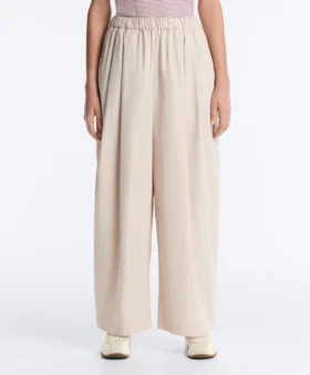Pantaloni affusolati a pieghe in 100% cotone