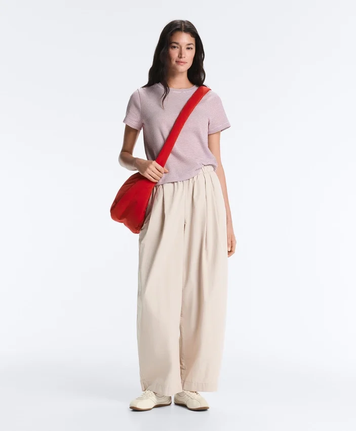 Pantaloni affusolati a pieghe in 100% cotone Pantaloni affusolati a pieghe in 100% cotone