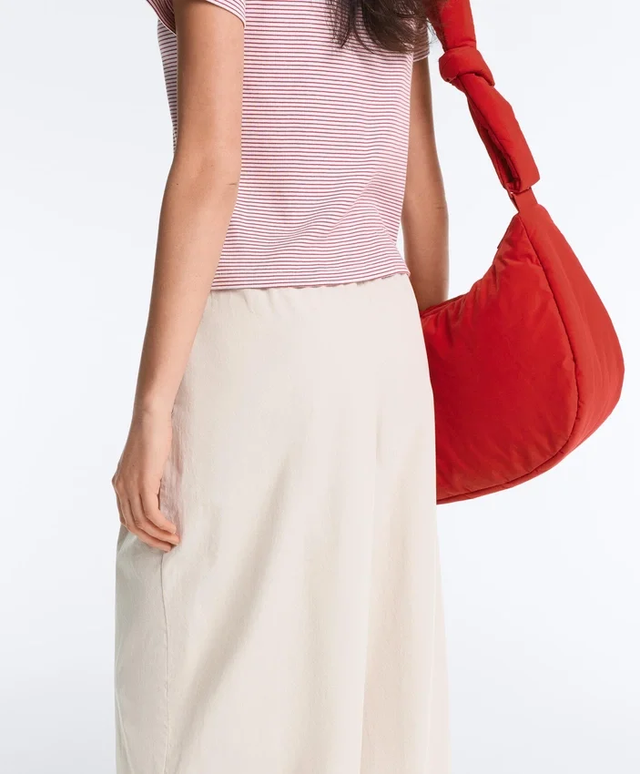 Pantaloni affusolati a pieghe in 100% cotone Pantaloni affusolati a pieghe in 100% cotone