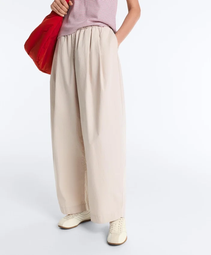 Pantaloni affusolati a pieghe in 100% cotone Pantaloni affusolati a pieghe in 100% cotone
