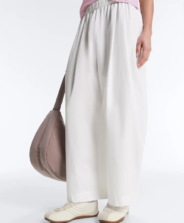Pantaloni affusolati a pieghe in 100% cotone Pantaloni affusolati a pieghe in 100% cotone