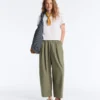 Pantaloni affusolati a pieghe in 100% cotone Pantaloni affusolati a pieghe in 100% cotone