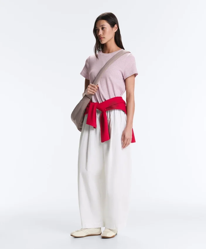 Pantaloni affusolati a pieghe in 100% cotone Pantaloni affusolati a pieghe in 100% cotone