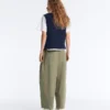 Pantaloni affusolati a pieghe in 100% cotone Pantaloni affusolati a pieghe in 100% cotone