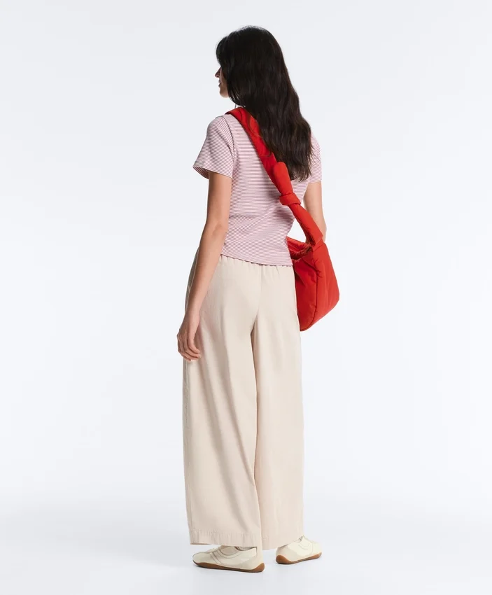 Pantaloni affusolati a pieghe in 100% cotone Pantaloni affusolati a pieghe in 100% cotone