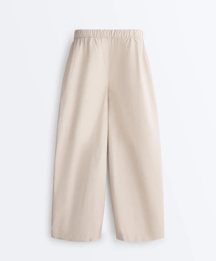 Pantaloni affusolati a pieghe in 100% cotone Pantaloni affusolati a pieghe in 100% cotone