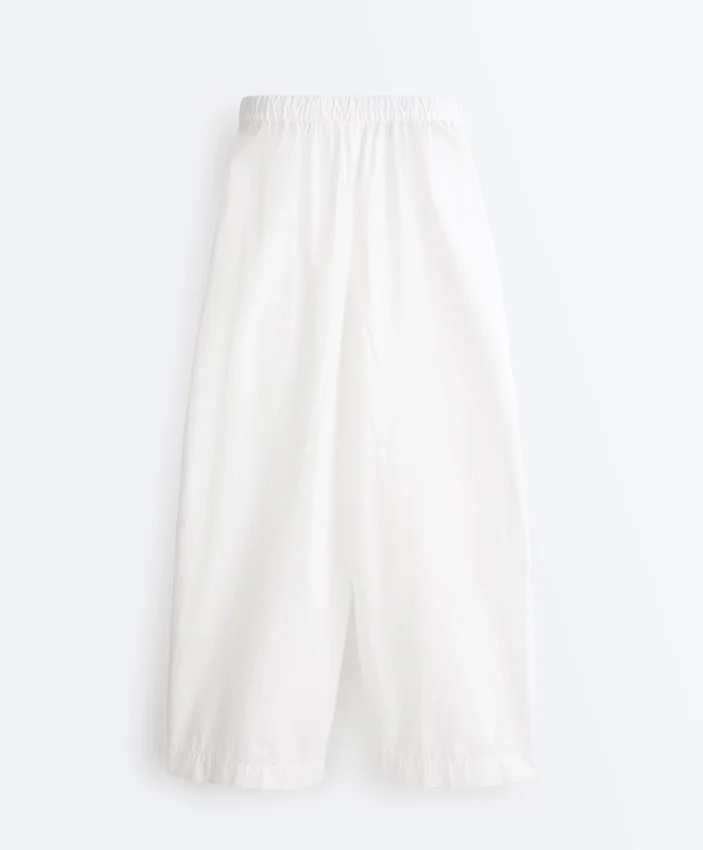 Pantaloni affusolati a pieghe in 100% cotone Pantaloni affusolati a pieghe in 100% cotone