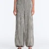 Pantaloni bloomer a righe in maglia Pantaloni bloomer a righe in maglia